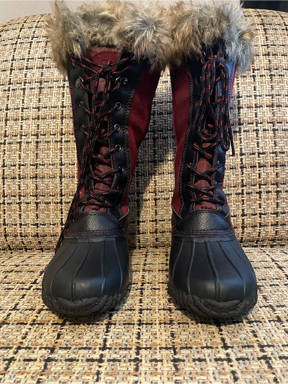 Sporto Burgundy and Black Lace-Up Fur-Trim Winter Boots